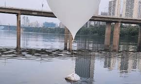 আবারও দক্ষিণ কোরিয়ায় আবর্জনা বোঝাই বেলুন পাঠিয়েছে উত্তর কোরিয়া