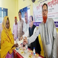 জেলা ট্রাক ও কাভার্ডভ্যান শ্রমিক ইউনিয়নেরমৃত সদস্যের পরিবারকে অনুদানের টাকা প্রদান