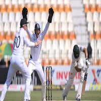 ইনিংস ব্যবধানে হেরে ইতিহাস গড়ল পাকিস্তান