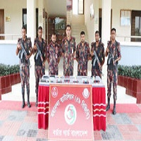 কানসাটে ৫৯ বিজিবির অভিযানে ৬৬টি ভারতীয় চোরাই মোবাইল ফোন আটক