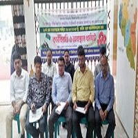 চাঁপাইনবাবগঞ্জে সার্ভেয়ারদের কর্মবিরতি চলছে