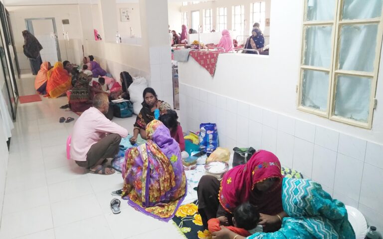 চাঁপাইনবাবগঞ্জে ২৪ ঘণ্টায় হাসপাতালে ভর্তি ৫৬ ডায়রিয়া রোগী