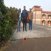 চাঁপাইনবাবগঞ্জ টাউন হাইস্কুলের ছাদ থেকে ক*কটেল উদ্ধার