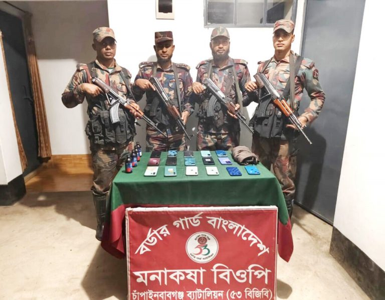 শিবগঞ্জে অবৈধ ভারতীয় মোবাইল ফোন জব্দ