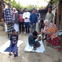 শিবগঞ্জে দুস্থদের মাঝে চেক বিতরণ