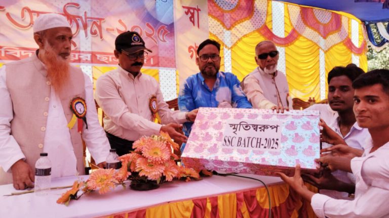 নাচোল পাইলট উচ্চ বিদ্যালয়ে এসএসসি পরীক্ষার্থীদের বিদায় ও নবীনদের বরণ