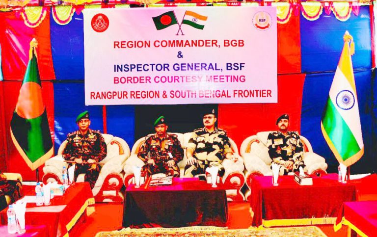 সোনামসজিদে বিজিবি-বিএসএফ এর সৌজন্য সাক্ষাৎ