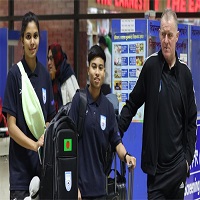 দুটি প্রীতি ম্যাচ খেলতে আমিরাতে পৌঁছেছে নারী ফুটবল দল