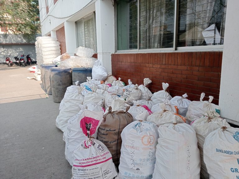 ঝিলিম ইউনিয়নে সেনাবাহিনীর অভিযান বিপুল পরিমান দেশীয় বাংলা মদ উদ্ধার