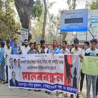 আইনশৃঙ্খলা পরিস্থিতি অবনতির প্রতিবাদে গোমস্তাপুরে মানববন্ধন