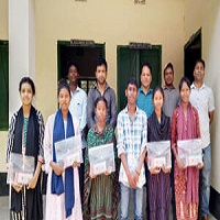 আমনুরায় আদিবাসী এসএসসি পরীক্ষার্থীদের দেয়া হলো শিক্ষা উপকরণ