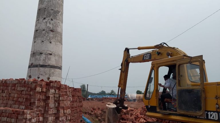 ভোলাহাটে অবৈধ ৫ ইটভাটা গুড়িয়ে দিয়েছে পরিবেশ অধিদপ্তরের ভ্রাম্যমাণ আদালত, ৫ লক্ষ টাকা অর্থদন্ড আদায়