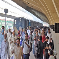 ঈদের ছুটিতে ঢাকা ছেড়েছেন ১ কোটির বেশি সিমধারী, ফিরেছেন ৪৪ লাখ