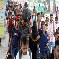 ঈদের ছুটি শেষে কর্মস্থলে ফিরছে মানুষ