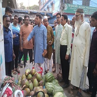শিবগঞ্জে ফুটপাত দখলমুক্ত করতে প্রশাসনের অভিযান