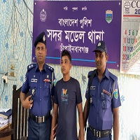 চাঁপাইনবাবগঞ্জে কূখ্যাত ‘ভটা চোর’ চোরাই স্বর্ণ, টাকাসহ গ্রেপ্তার