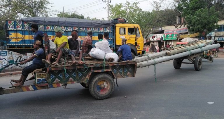 শিবগঞ্জ-সোনামসজিদ সড়কে দুর্ঘটনা রোধে বাঁক সরলীকরণের সুপারিশ