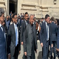 পোপ ফ্রান্সিসকে শ্রদ্ধা জানাতে ভ্যাটিকান সিটিতে প্রধান উপদেষ্টা