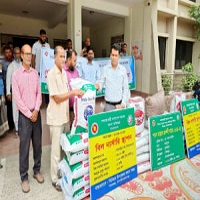 শিবগঞ্জে মাছের উপকরণ বিতরণ