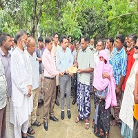 শিবগঞ্জে বজ্রপাতে নিহতের পরিবারদের মাঝে নগদ অর্থ প্রদান