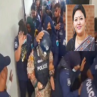 আদালত চত্বরে মমতাজের ওপর ডিম-জুতা নিক্ষেপ