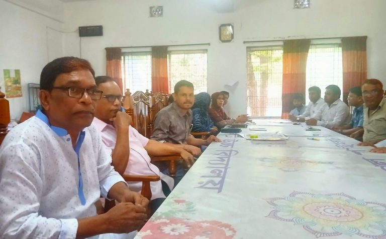 নাচোলে শিক্ষকদের কর্মবিরতি