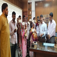 শিবগঞ্জে অগ্নিকান্ডে  ক্ষতিগ্রস্থ পরিবারের মাঝে আর্থিক অনুদান প্রদান