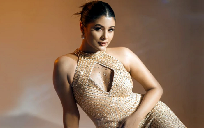 নাটকের আইটেম গানে টয়া