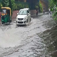 দিল্লিতে ভারী বৃষ্টিপাতে ৪ জনের মৃত্যু, ২০০ ফ্লাইট বিলম্বিত