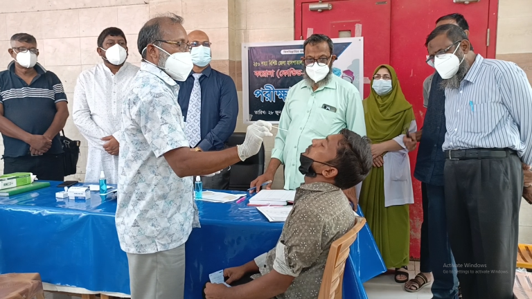 চাঁপাইনবাবগঞ্জে সরকারিভাবে করোনা পরীক্ষা শুরু; ১৫ মিনিটে মিলবে রিপোর্ট