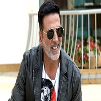 ব্যর্থতার পরও বছরে কেন ৪টি সিনেমায় অভিনয় করেন অক্ষয়?