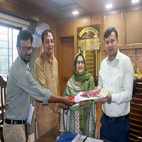 সদর উপজেলার নবাগত ইউএনও’কে রেডিও মহানন্দার ফুলেল শুভেচ্ছা