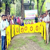 শিবগঞ্জে ৬ দফা দাবিতে স্বাস্থ্য সহকারীদের অবস্থান কর্মসূচি
