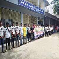 রহনপুরে খেলোয়াড়কে লাঞ্ছিত করার প্রতিবাদে মানববন্ধন