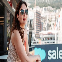 সন্ধ্যা ৬টায় ডিনার, সাড়ে ৯টায় ঘুম, কারিনার অন্যরকম জীবন