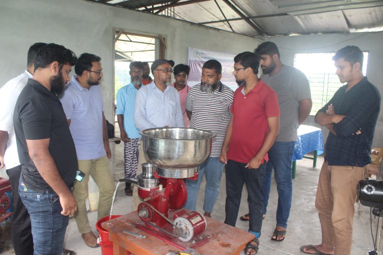 চাঁপাইনবাবগঞ্জে দুগ্ধজাত পণ্যের বহুমাত্রিকীকরণ বিষয়ে প্রশিক্ষণ