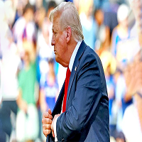 ‘চুপিচুপি’ উইনার্স মেডেল পকেটে ঢুকিয়ে ভাইরাল ট্রাম্প