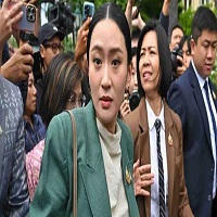  ফাঁস হওয়া ফোনালাপে থাইল্যান্ডের প্রধানমন্ত্রী সাময়িক বরখাস্ত