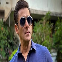 মুম্বাইয়ের ফ্ল্যাট বিক্রি করলেন সালমান খান