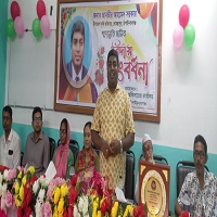 গোমস্তাপুরে কৃষি কর্মকর্তাকে বিদায় সংবর্ধনা