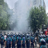 চাকরিচ্যুত বিডিআর সদস্যদের ছত্রভঙ্গ করতে জলকামান, সাউন্ড গ্রেনেড