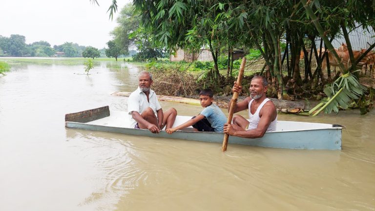 চাঁপাইনবাবগঞ্জে বাড়তেই আছে নদীর পানি; আতঙ্ক বাড়ছে চরাঞ্চলে
