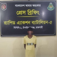 চাঁপাইনবাবগঞ্জে ঢাকা বাসস্টান্ড এলাকায় হে*রো*ইন কা*রবারী গ্রে*প্তার