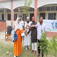 নামোশংকরবাটী উচ্চ বিদ্যালয়ে শিক্ষার্থীদের মধ্যে ১৭০০ কমলালেবুর চারা বিতরণ
