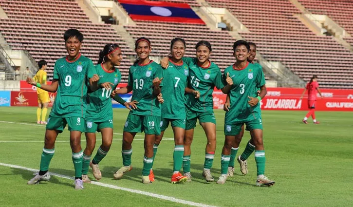 বিশাল ব্যবধানে হেরে সমীকরণে তাকিয়ে বাংলাদেশ