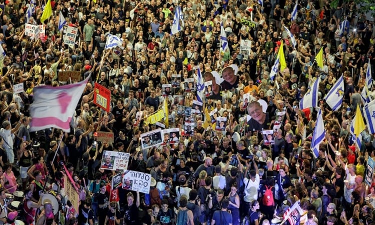 তেল আবিবে হাজারো মানুষের বিক্ষোভ