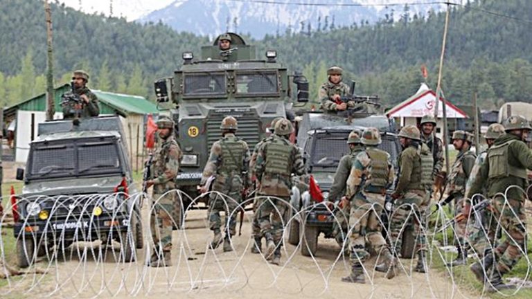 পাকিস্তানে তালেবানের হামলায় ১২ সৈন্য নিহত