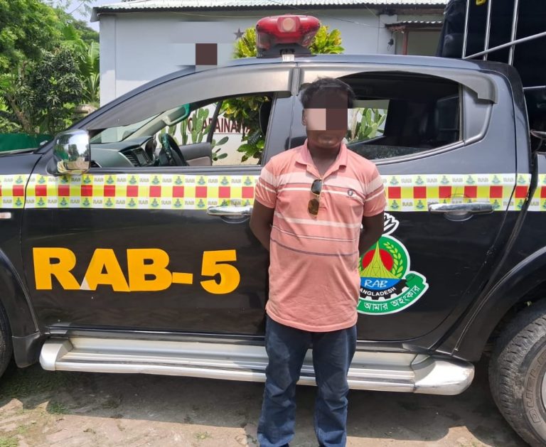 চাঁপাইনবাবগঞ্জে ২ বছরের সাজাপ্রাপ্ত পলাতক আসামি  গ্রেপ্তার