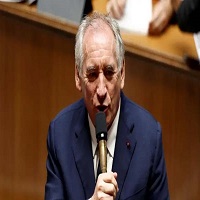 আস্থা ভোটে ফ্রান্সের প্রধানমন্ত্রীর অপসারণ