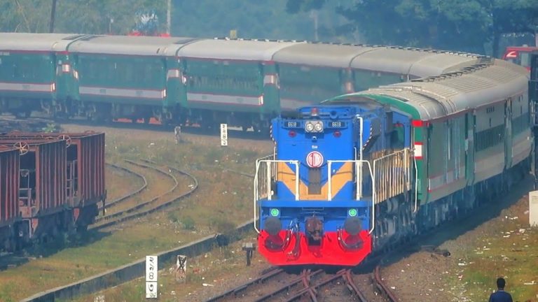 বনলতা এক্সপ্রেসে বিপুল বিদেশি অস্ত্র ও বিস্ফোরক উদ্ধার